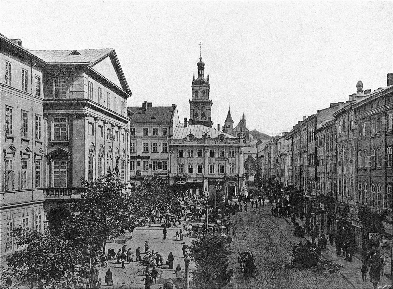 Rynek (Marktplatz) von Lemberg mit dem Rathaus, um 1904.